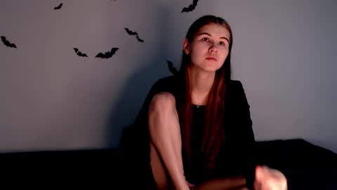 Snapshot of little_owlx chatting on 10/18/25, 11:44 Alice.. online show from 10/18/25, 11:44