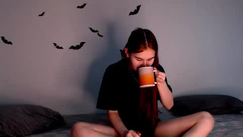 Snapshot of little_owlx chatting on 10/23/25, 03:22 Alice.. online show from 10/23/25, 03:22