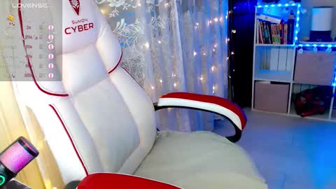 little_raiden online show from 11/22/25, 02:21