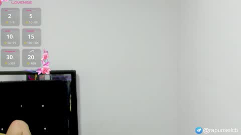 Snapshot of little_rapunsel_ chatting on 09/30/25, 01:27 RAPUNSEL AND CAIN online show from 09/30/25, 01:27