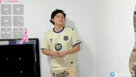 Snapshot of little_rapunsel_ chatting on 10/15/25, 07:41 RAPUNSEL AND CAIN online show from 10/15/25, 07:41