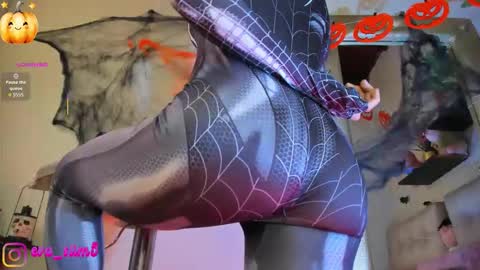 Snapshot of little_red_18 chatting on 10/29/25, 05:14 Eva online show from 10/29/25, 05:14