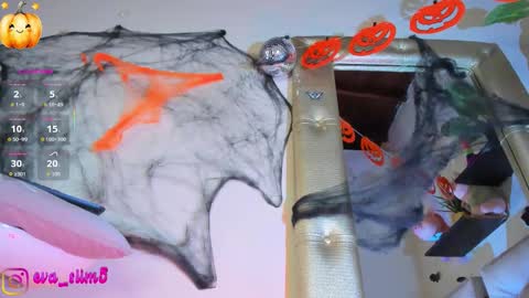 Snapshot of little_red_18 chatting on 10/30/25, 07:58 Eva online show from 10/30/25, 07:58