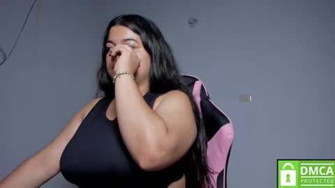 Snapshot of little_shaara chatting on 09/19/25, 08:27 Shaara online show from 09/19/25, 08:27