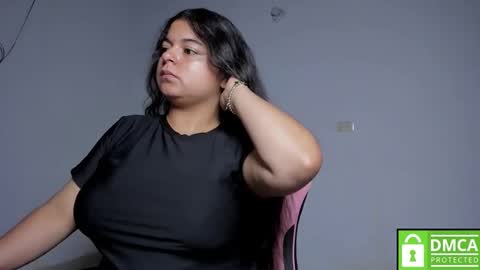 Snapshot of little_shaara chatting on 09/25/25, 08:40 Shaara online show from 09/25/25, 08:40