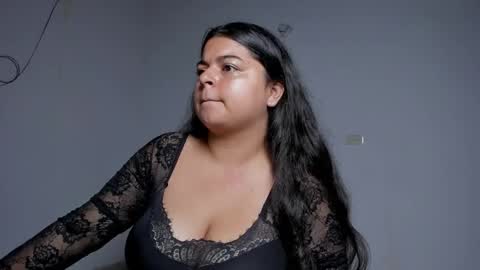 Snapshot of little_shaara chatting on 09/27/25, 08:52 Shaara online show from 09/27/25, 08:52