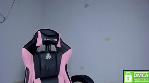 Snapshot of little_shaara chatting on 09/30/25, 08:52 Shaara online show from 09/30/25, 08:52