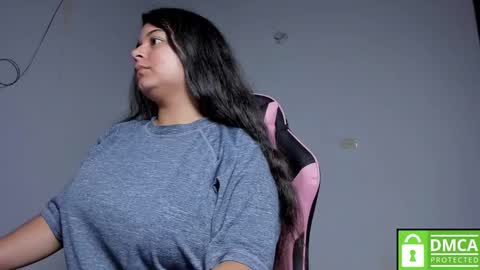 Snapshot of little_shaara chatting on 10/10/25, 08:57 Shaara online show from 10/10/25, 08:57