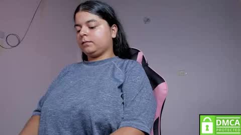 Snapshot of little_shaara chatting on 10/14/25, 08:20 Shaara online show from 10/14/25, 08:20