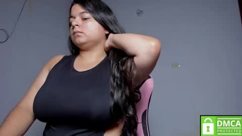 Snapshot of little_shaara chatting on 10/17/25, 08:50 Shaara online show from 10/17/25, 08:50