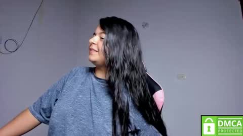 Snapshot of little_shaara chatting on 10/21/25, 08:20 Shaara online show from 10/21/25, 08:20