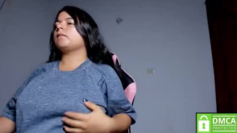 Snapshot of little_shaara chatting on 10/22/25, 08:25 Shaara online show from 10/22/25, 08:25