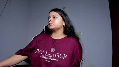 Snapshot of little_shaara chatting on 10/22/25, 09:25 Shaara online show from 10/22/25, 09:25