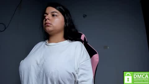 Snapshot of little_shaara chatting on 10/29/25, 08:27 Shaara online show from 10/29/25, 08:27