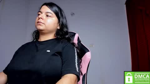 Snapshot of little_shaara chatting on 10/29/25, 08:54 Shaara online show from 10/29/25, 08:54