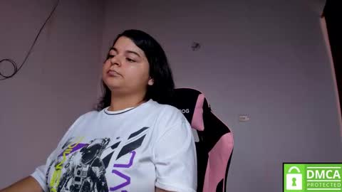 Snapshot of little_shaara chatting on 10/31/25, 08:21 Shaara online show from 10/31/25, 08:21