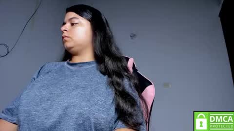 Snapshot of little_shaara chatting on 11/20/25, 08:36 Shaara online show from 11/20/25, 08:36