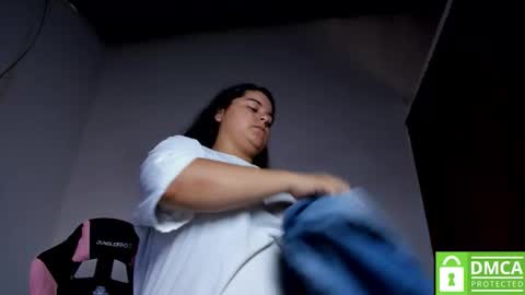 Snapshot of little_shaara chatting on 11/20/25, 08:41 Shaara online show from 11/20/25, 08:41