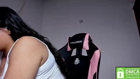 Snapshot of little_shaara chatting on 11/21/25, 08:51 Shaara online show from 11/21/25, 08:51