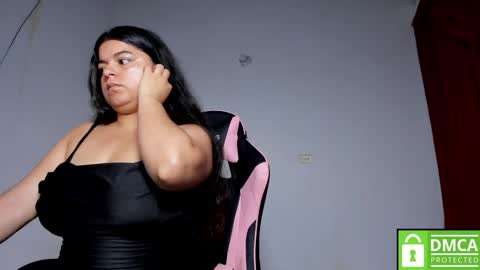 Snapshot of little_shaara chatting on 11/23/25, 11:21 Shaara online show from 11/23/25, 11:21