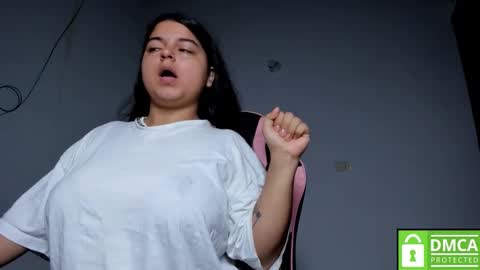 Snapshot of little_shaara chatting on 11/25/25, 08:36 Shaara online show from 11/25/25, 08:36