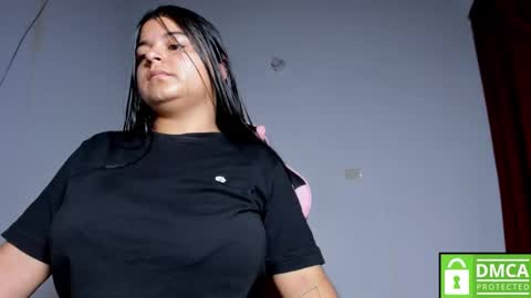 Snapshot of little_shaara chatting on 12/18/25, 09:15 Shaara online show from 12/18/25, 09:15