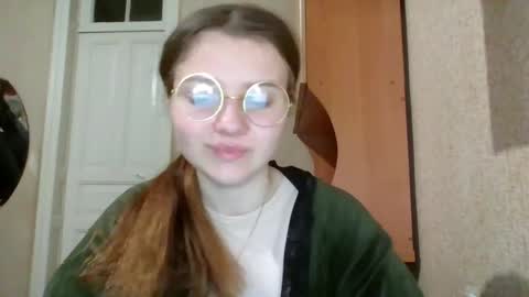 little_shygirl_ online show from 03/11/25, 01:48