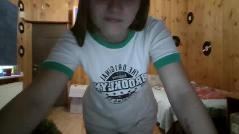 little_shygirl_ online show from 09/09/25, 04:17