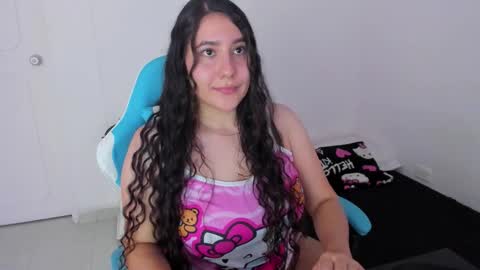 Snapshot of little_sparkles_0f_l0v3 chatting on 12/01/25, 09:53 Laire online show from 12/01/25, 09:53