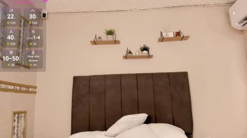 Snapshot of little_sugar19 chatting on 10/13/25, 07:58 alex online show from 10/13/25, 07:58