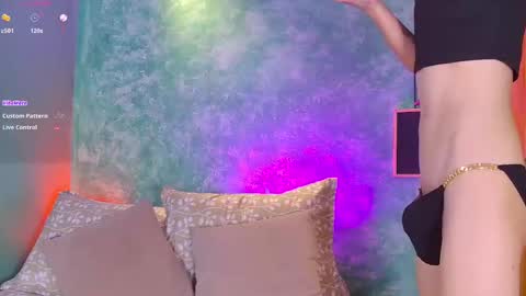 Snapshot of little_twiink chatting on 11/01/25, 02:35 Juan Ferrer online show from 11/01/25, 02:35