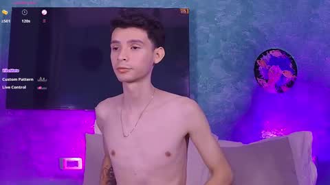 Snapshot of little_twiink chatting on 11/22/25, 12:42 Juan Ferrer online show from 11/22/25, 12:42