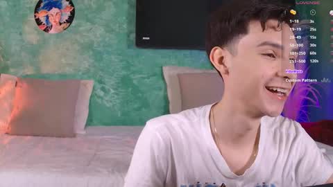 Snapshot of little_twiink chatting on 12/03/25, 01:24 Juan Ferrer online show from 12/03/25, 01:24