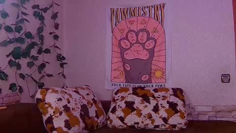 Snapshot of little_witch_sofia chatting on 02/06/25, 06:46 Sofia online show from 02/06/25, 06:46