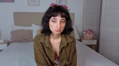 Snapshot of little_zoi chatting on 06/24/26, 07:18 Zoi online show from 06/24/26, 07:18