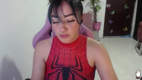 Snapshot of littleangelx_m chatting on 10/28/25, 09:28 Daniela online show from 10/28/25, 09:28