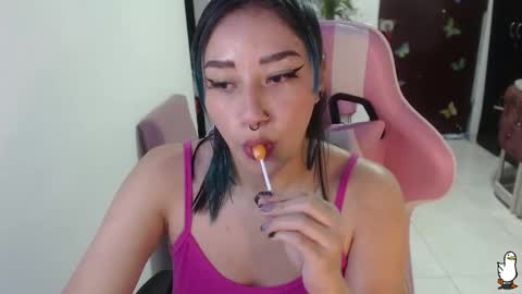 Snapshot of littleangelx_m chatting on 11/04/25, 09:47 Daniela online show from 11/04/25, 09:47