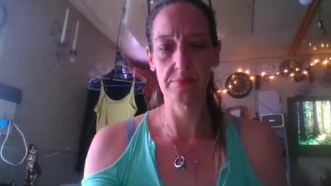 Snapshot of littlebigsquirt7945 chatting on 10/28/25, 06:43 Sady Jayne online show from 10/28/25, 06:43