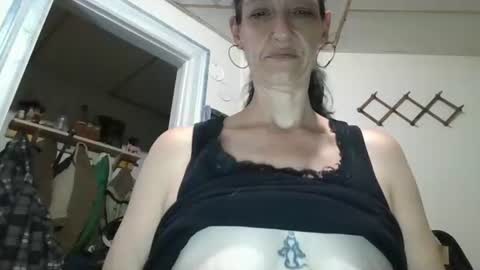 Snapshot of littlebigsquirt7945 chatting on 06/06/26, 05:45 Sady Jayne online show from 06/06/26, 05:45