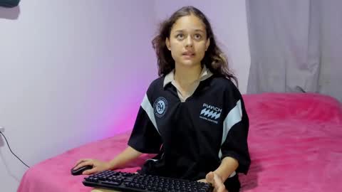 Snapshot of littlecheerry69 chatting on 10/01/25, 01:39 littlecheerry69 online show from 10/01/25, 01:39