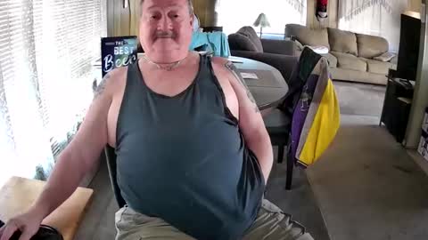 Snapshot of littled83057 chatting on 11/19/25, 07:58 Littled83057 online show from 11/19/25, 07:58