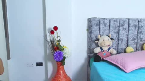 littledoll_11 online show from 12/19/25, 06:31