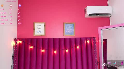 Snapshot of littlee_emilyy_ chatting on 01/24/25, 02:39 Emily  online show from 01/24/25, 02:39