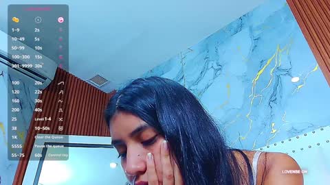 Snapshot of littlee_emilyy_ chatting on 01/29/25, 06:01 Emily  online show from 01/29/25, 06:01