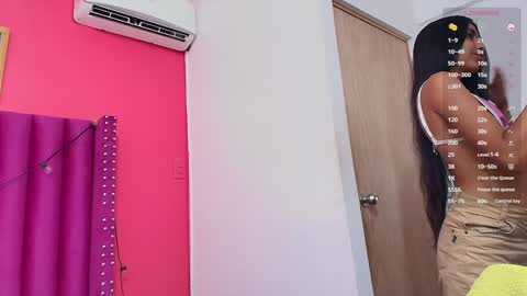 Snapshot of littlee_emilyy_ chatting on 01/31/25, 02:58 Emily  online show from 01/31/25, 02:58