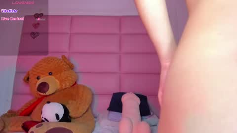 littlee_emma_ online show from 12/18/24, 03:37