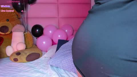 littlee_emma_ online show from 12/19/24, 03:40