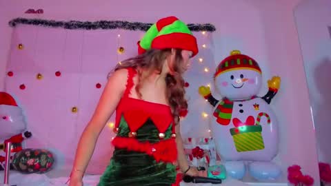 littlee_emma_ online show from 12/22/24, 11:11