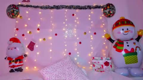 littlee_emma_ online show from 12/23/24, 09:16