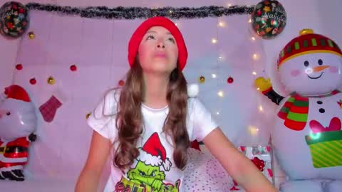 littlee_emma_ online show from 12/26/24, 05:47